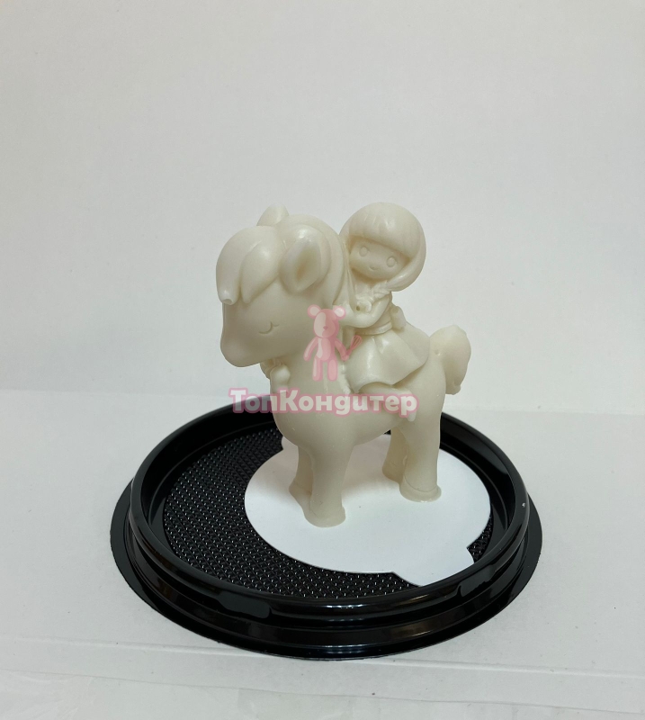 Фигура из шоколадной глазури Девочка на лошадке 7,5*6,5см